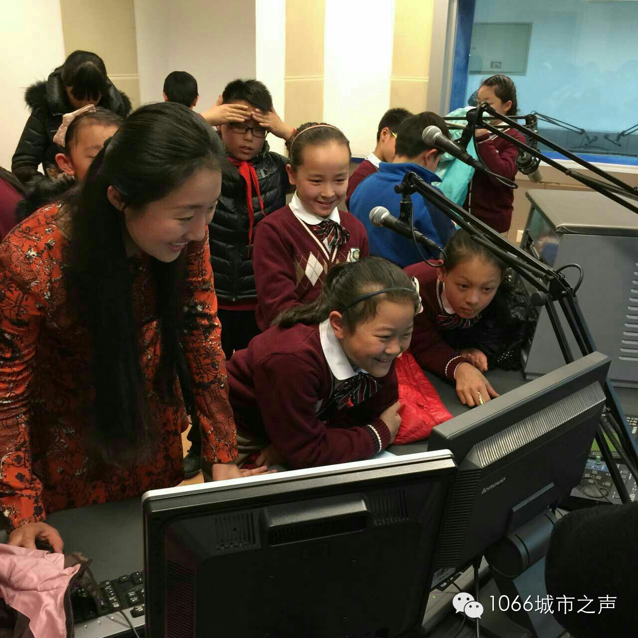 “好激動，好激動”！天天上學、放學都從廣播大廈經(jīng)過，今天終于進來了！