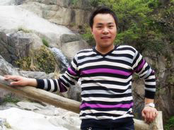 主持人李響 主持人李響