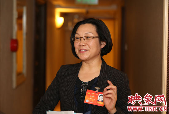 全國人大代表、商丘市實驗小學校長高阿莉做客映象網(wǎng)兩會微視。