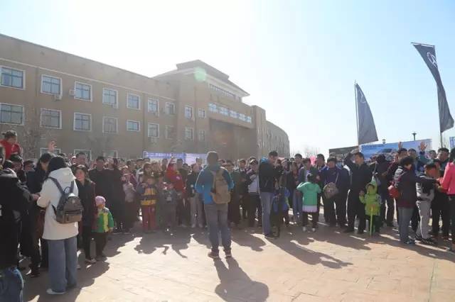 主持人胖達(dá)帶領(lǐng)魚油們進(jìn)行抽獎環(huán)節(jié)，禮物大大滴呦！