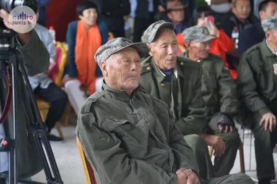 臺(tái)上展風(fēng)采，臺(tái)下笑開(kāi)懷