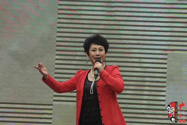 著名豫劇表演藝術(shù)家魏俊英現(xiàn)場演唱豫劇《紅菊》選段“十祝福”、《五世請纓》選段“先王爺封我是個(gè)長壽星”