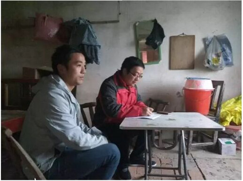 為盡快進(jìn)行資助 河南體彩及時(shí)家訪(fǎng) 為盡快進(jìn)行資助 河南體彩及時(shí)家訪(fǎng)