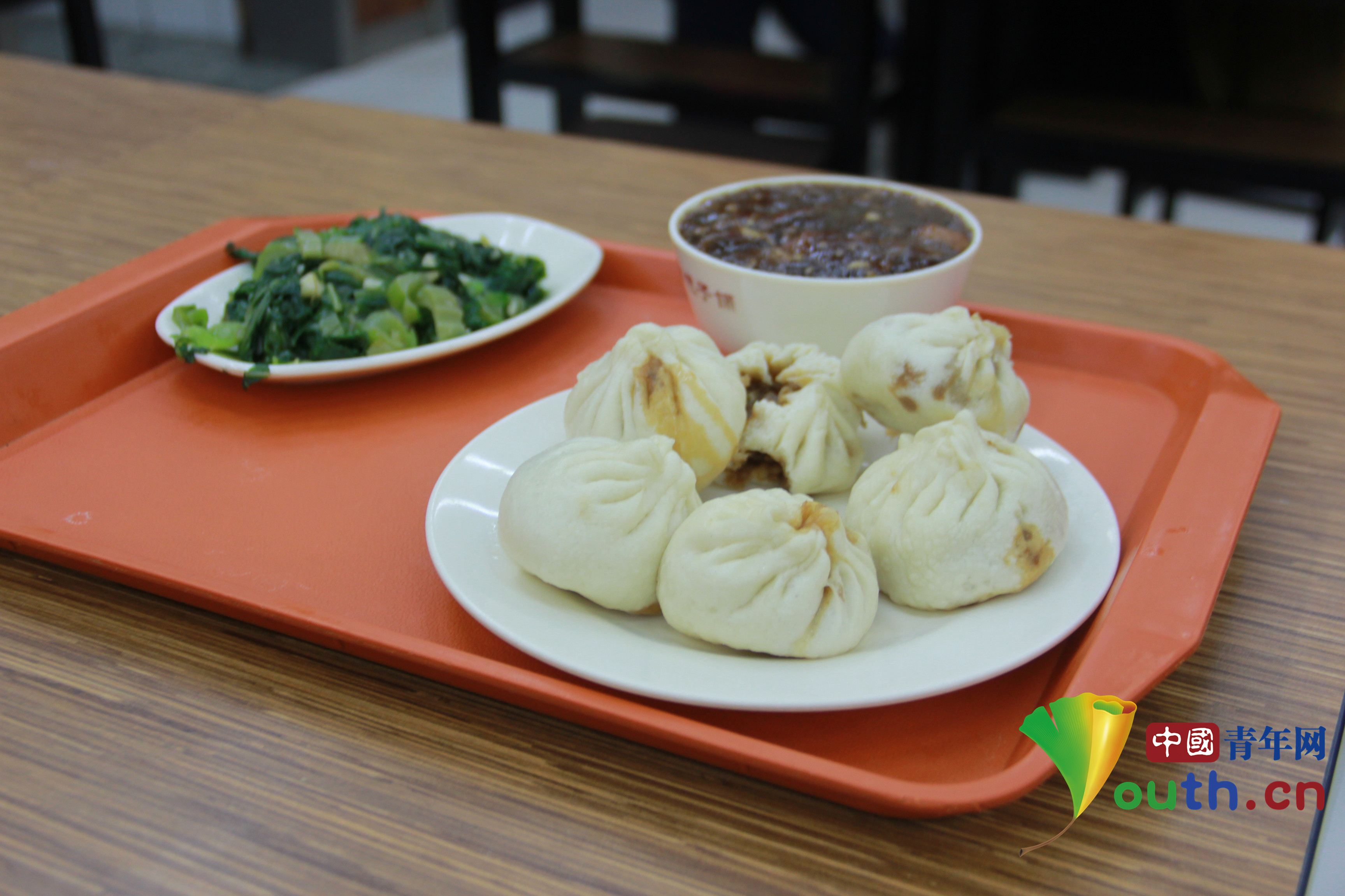 習(xí)近平周末現(xiàn)身包子鋪 排隊(duì)購(gòu)買平易近人 習(xí)近平周末現(xiàn)身包子鋪 排隊(duì)購(gòu)買平易近人