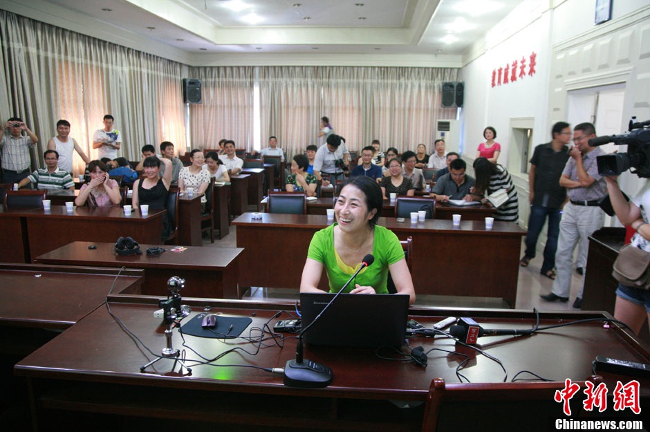 浙江江山韓亞空難親歷學生與國內(nèi)家長進行視頻對話 中新社發(fā) 李晨韻/攝 浙江江山韓亞空難親歷學生與國內(nèi)家長進行視頻對話 中新社發(fā) 李晨韻/攝