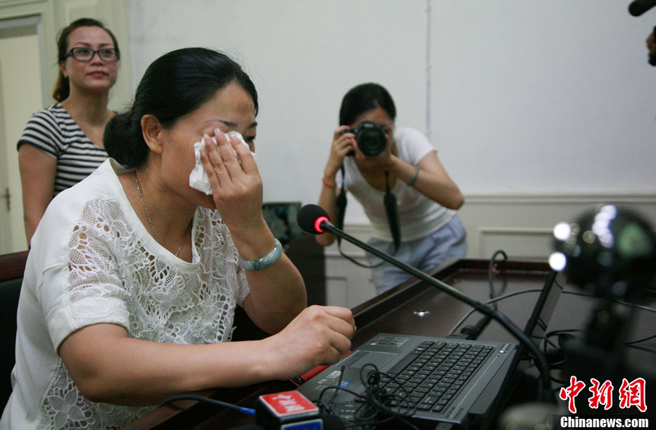 浙江江山韓亞空難親歷學生與國內(nèi)家長進行視頻對話 中新社發(fā) 李晨韻/攝 浙江江山韓亞空難親歷學生與國內(nèi)家長進行視頻對話 中新社發(fā) 李晨韻/攝