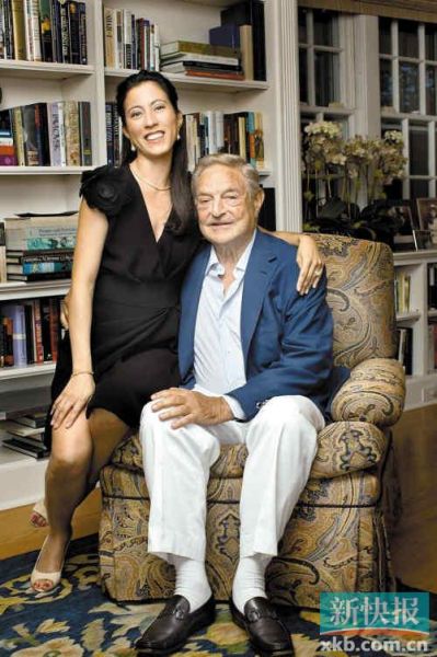 索羅斯及其未婚妻多美子。