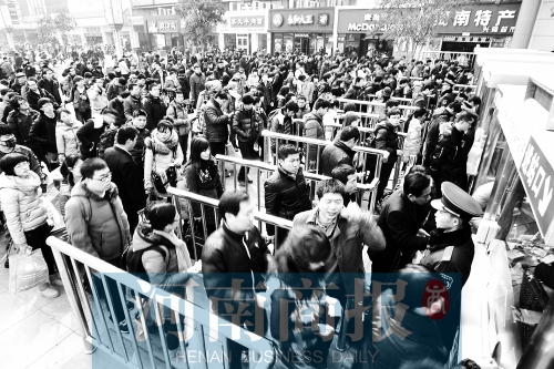 節(jié)后，鄭州火車站迎來旅客返程高峰