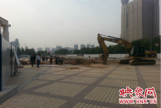 隴海路朝鳳路等三個(gè)站點(diǎn)已經(jīng)實(shí)施圍擋。