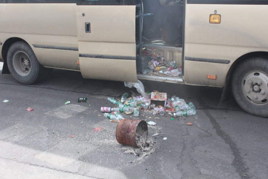 司機(jī)夜抵收費(fèi)站被攔 次日困死車內(nèi) 司機(jī)夜抵收費(fèi)站被攔 次日困死車內(nèi)