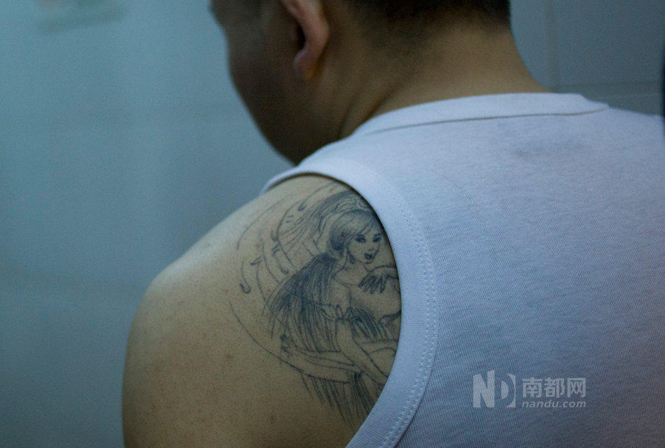 20名小伙"組團"騙全國女子 20名小伙"組團"騙全國女子