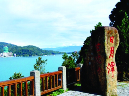 臺(tái)灣游專(zhuān)家3月29日、4月21日連續(xù)開(kāi)行游臺(tái)灣送香港夕陽(yáng)紅專(zhuān)列，組織近2000位爸媽走進(jìn)寶島臺(tái)灣，圓