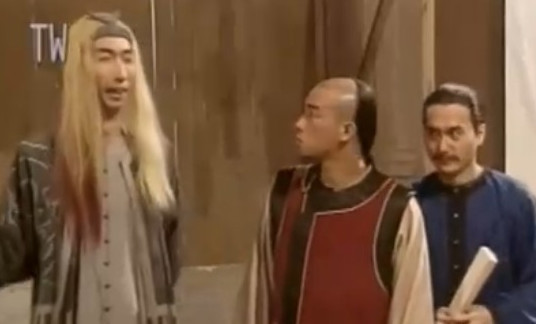 “瘦頭陀”當(dāng)爺爺 稱孫子?jì)尚]遺傳身高