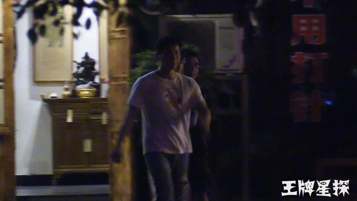 范冰冰李晨深夜共餐齊赴酒店 范冰冰李晨深夜共餐齊赴酒店