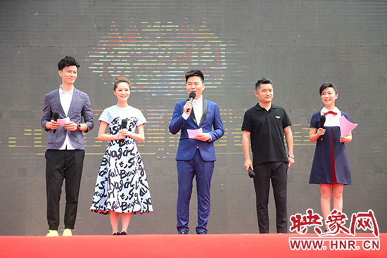 電視臺主持人與電臺主播搭檔主持，讓人耳目一新