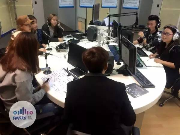 正式直播的時候，美少女們都非常認(rèn)真哦！