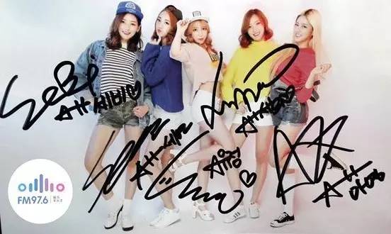 哎呦不錯哦！路飛收到美女們的簽名照，到底中意哪一位呢？