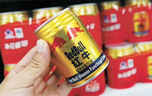 紅牛腹背受敵？