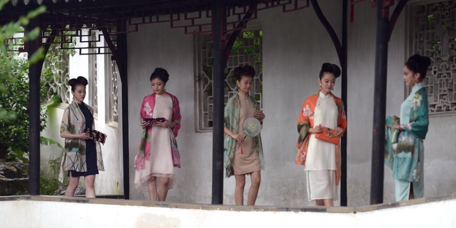 美女旗袍走秀拙政園 展融合之美 美女旗袍走秀拙政園 展融合之美