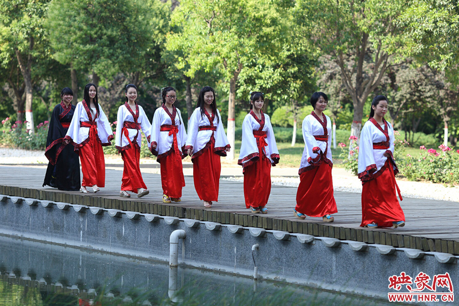 在校園里再走走，下次又不知道是何年何時。