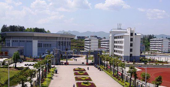 湖南龍山一中學(xué)被指按成績“三六九等”收學(xué)費 湖南龍山一中學(xué)被指按成績“三六九等”收學(xué)費