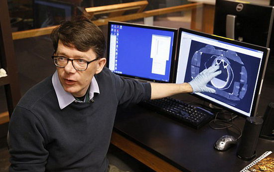 2500年前古埃及石棺首見(jiàn)天日 木乃伊腳趾外露(組圖)